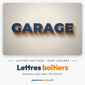 Lettres boîtiers bleu marine à chants orange sur enduit clair — jeposemonenseigne.fr