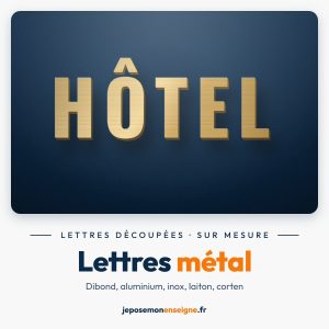 Lettres en métal doré brossé sur façade bleu marine — jeposemonenseigne.fr
