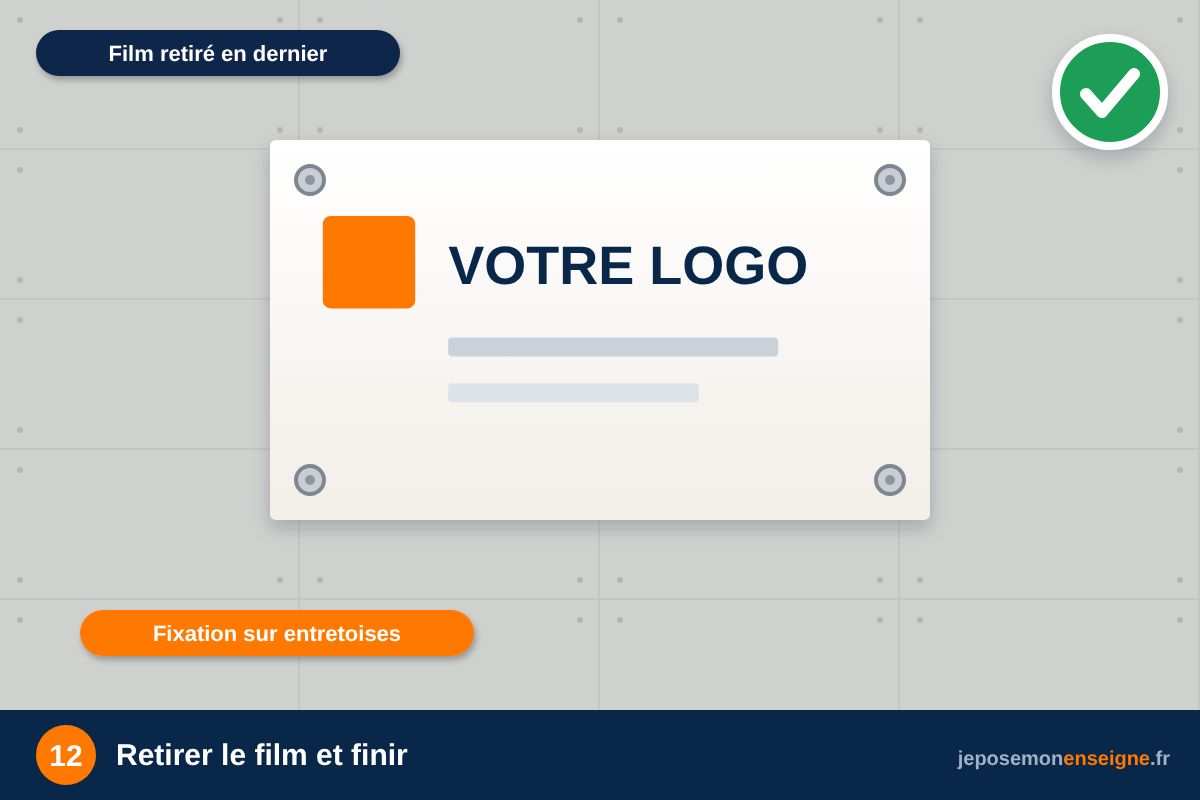 Retirer le film et finir – Fixer un panneau Dibond sur entretoises