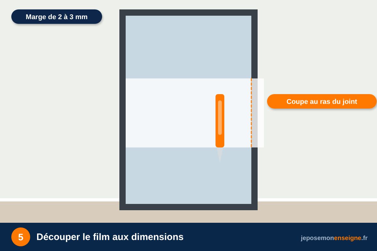 Découper le film aux dimensions – Comment poser un film dépoli sur une porte vitrée